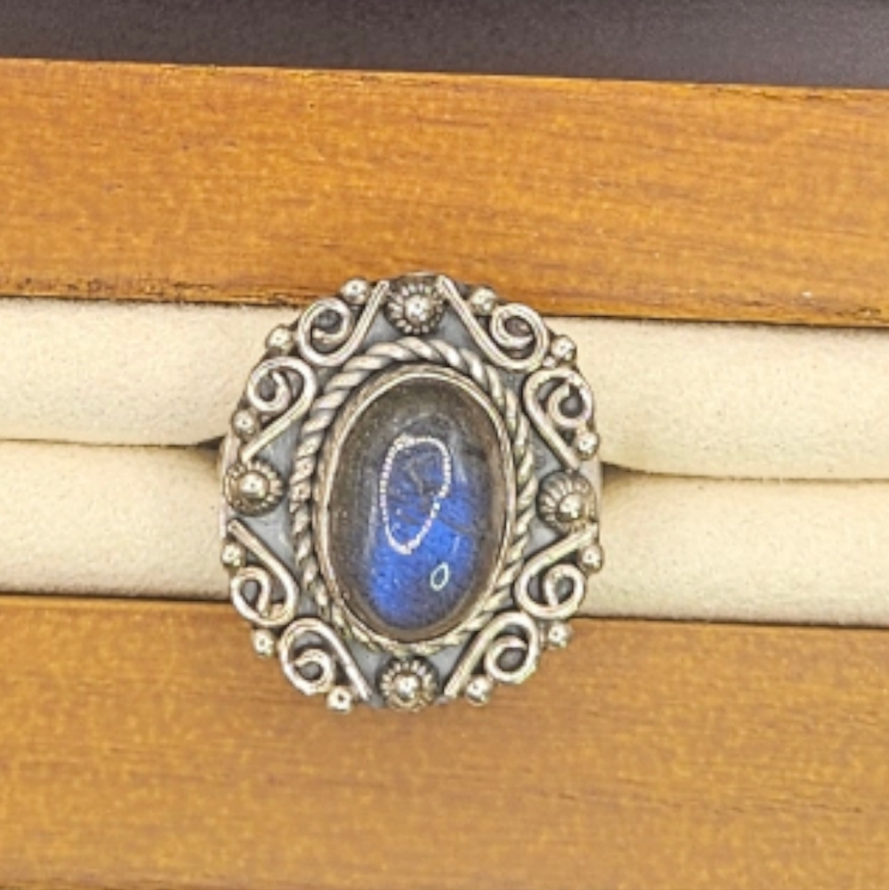 Labradorite Ring - Picture 8 of 9